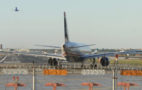 Air traffic controllers in Florida briefly lost radar after fiber optic line was cut